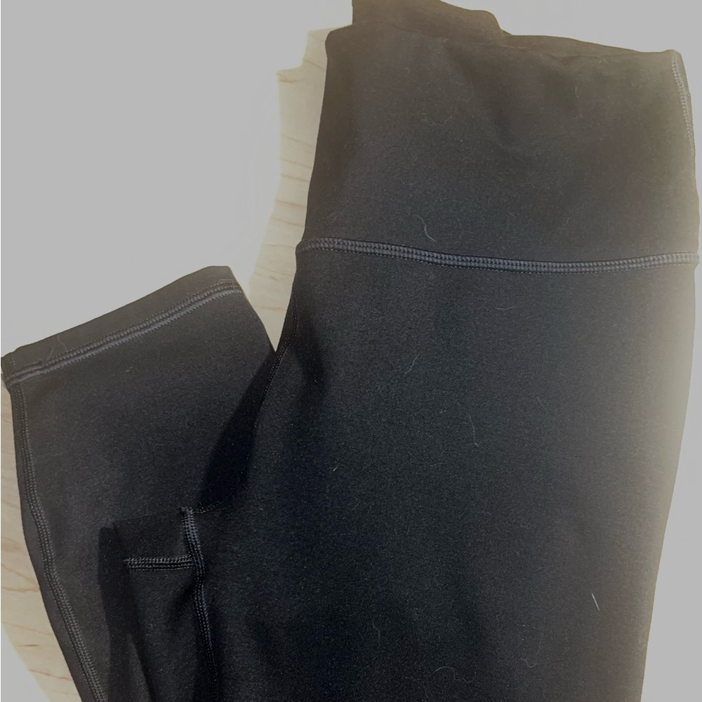 Fabletics athletic leggings.  Size medium.  Color black.  Gently used.
